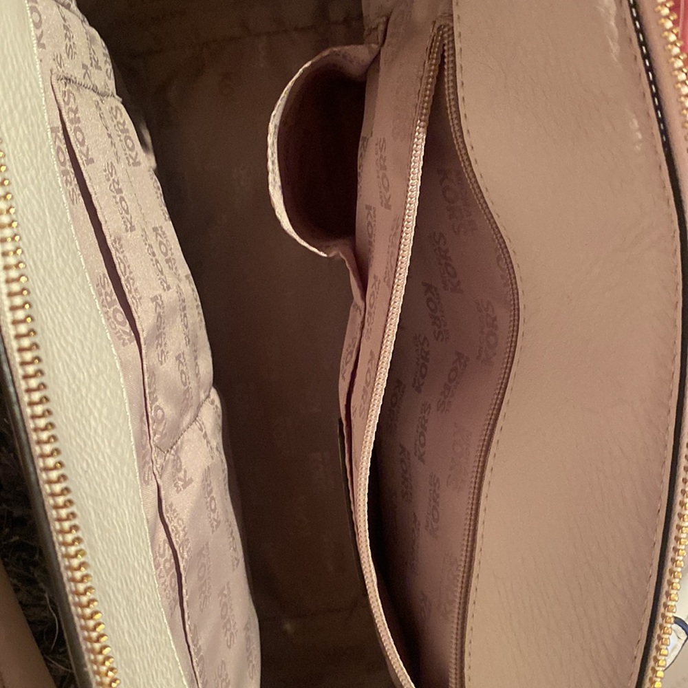 NWT. Michael Kors Purse - Picture 3 of 4